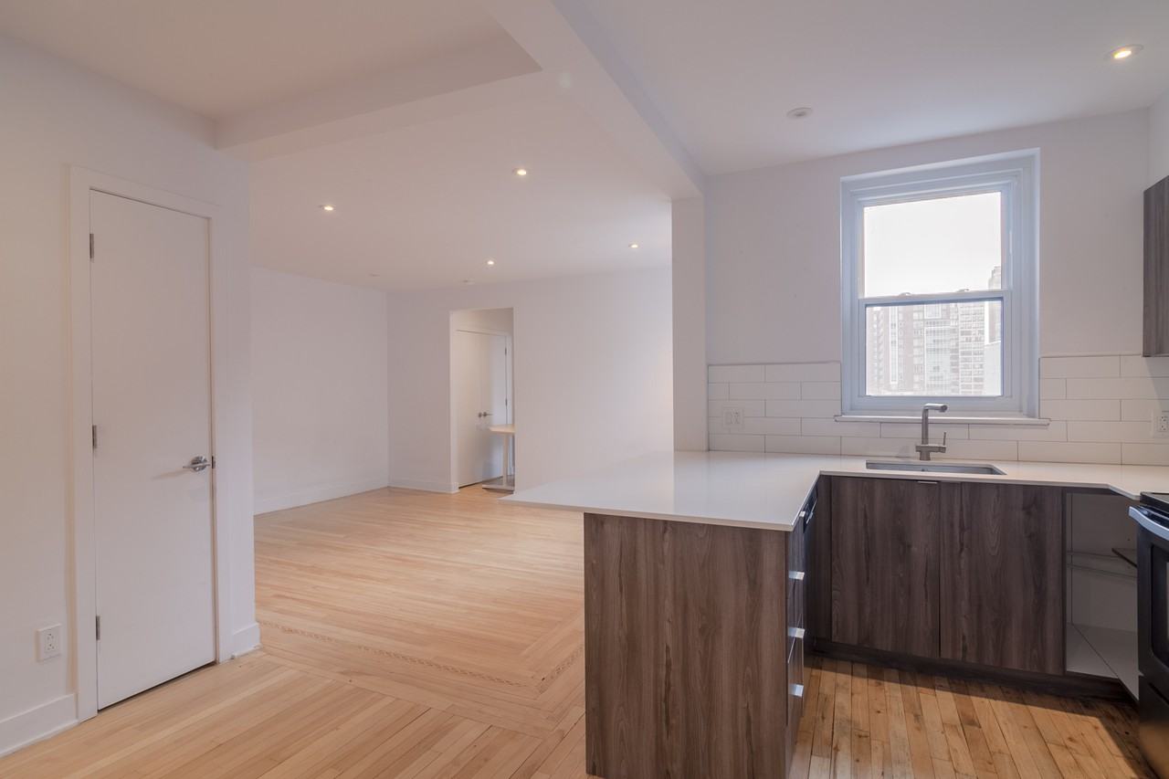 2105 Rue Chomedey - Photo 3 of 6