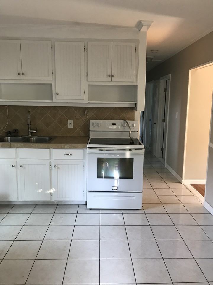 255 Norcross St - Photo 3 of 11