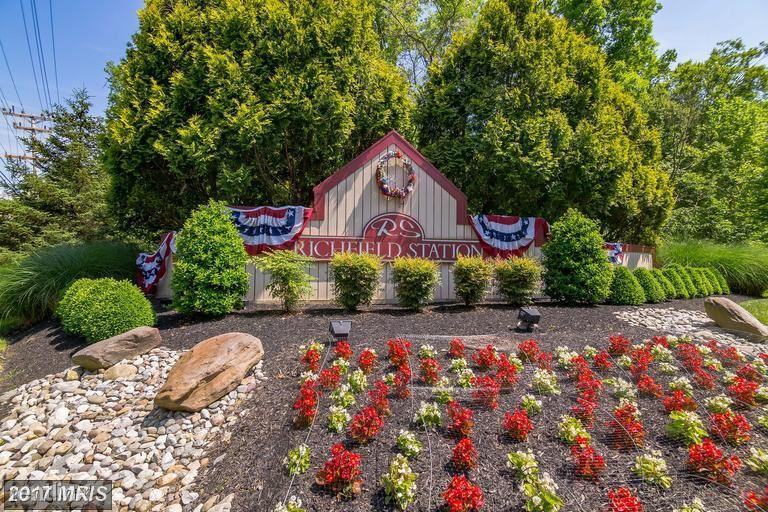 2417 Green Leaf Terr - Photo 3 of 19