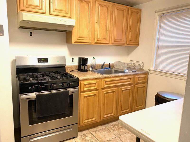 142 Canterbury Ave - Photo 3 of 7