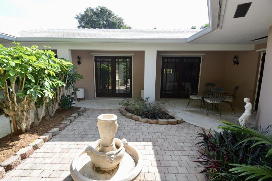 2585 Avenue Au Soleil - Photo 3 of 10