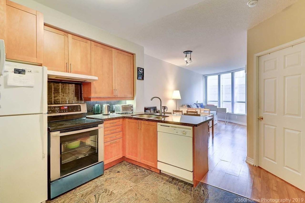 55 Bloor Street West #606 - Photo 2 of 8