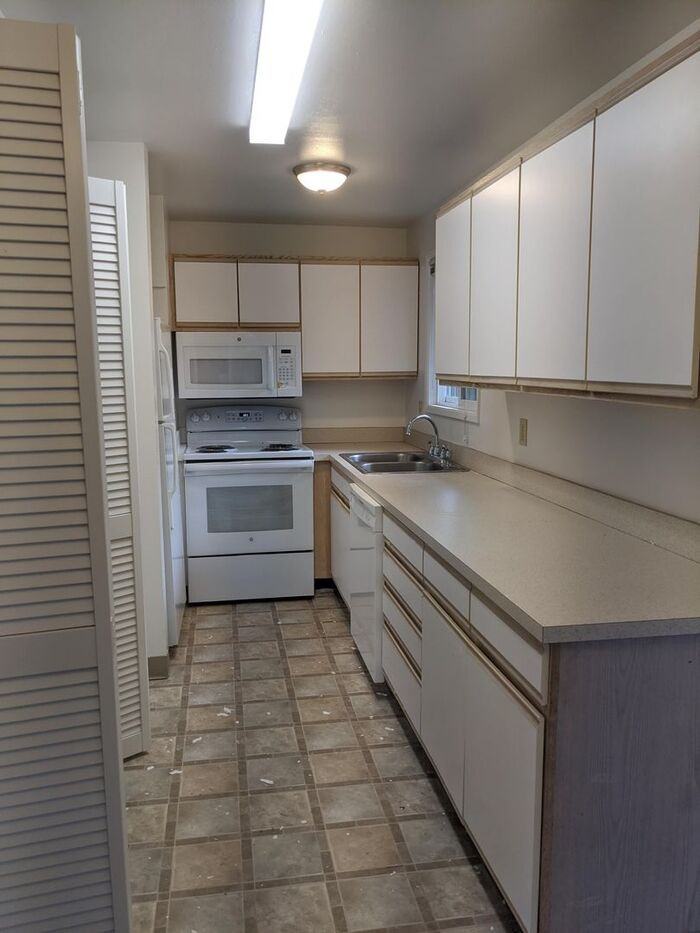 1167 Northeast 120th Avenue - Photo 3 of 16