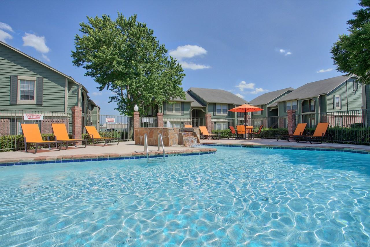 Arbors Of Burleson - Photo 2 of 9