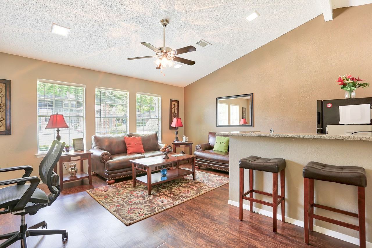 Arbors Of Burleson Apartments 355 Nw Hillery St, Burleson, TX 76028