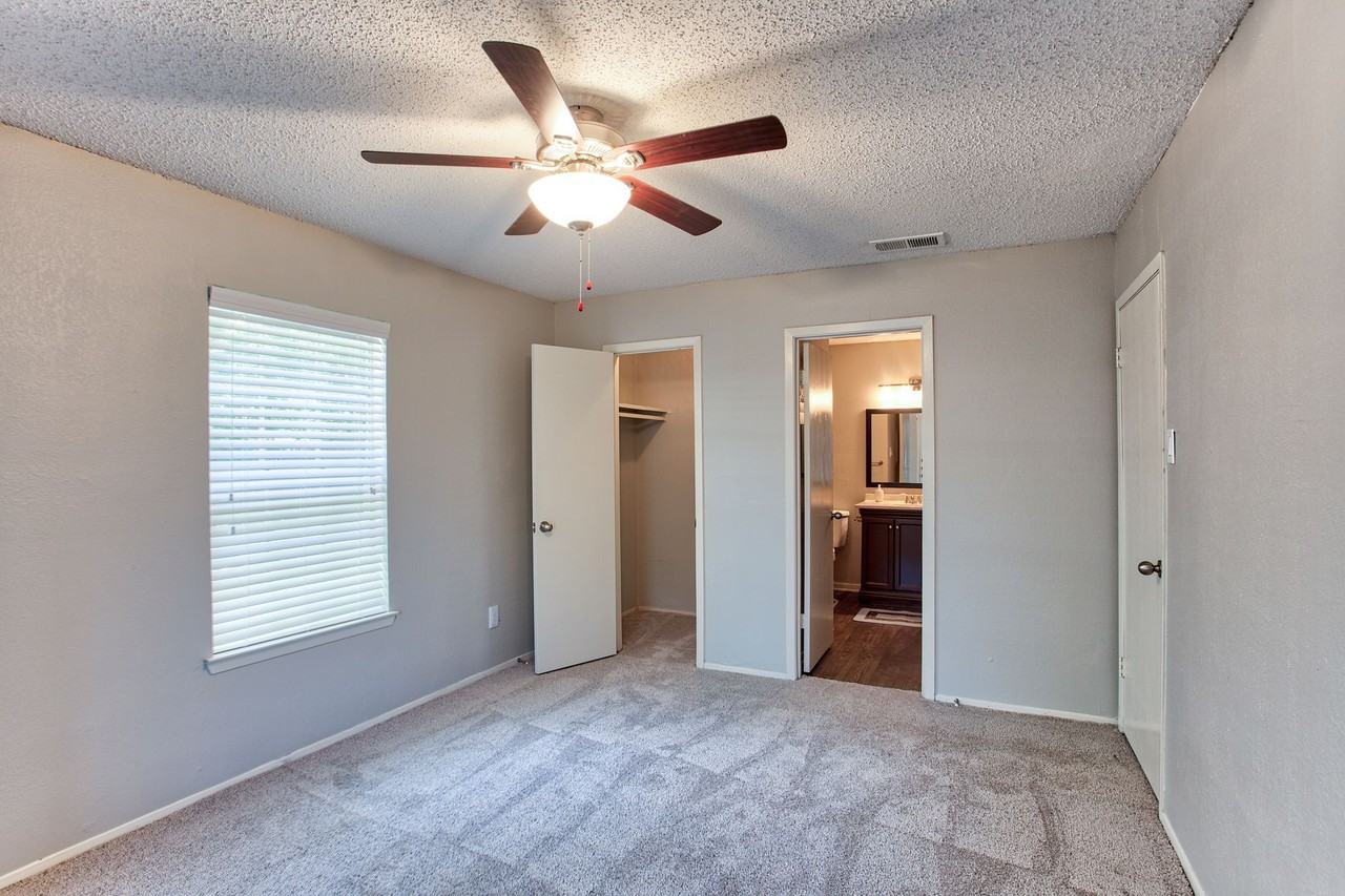 Arbors Of Burleson - Photo 5 of 9