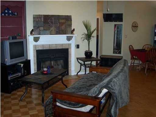 8101 Treetop Ln - Photo 3 of 8