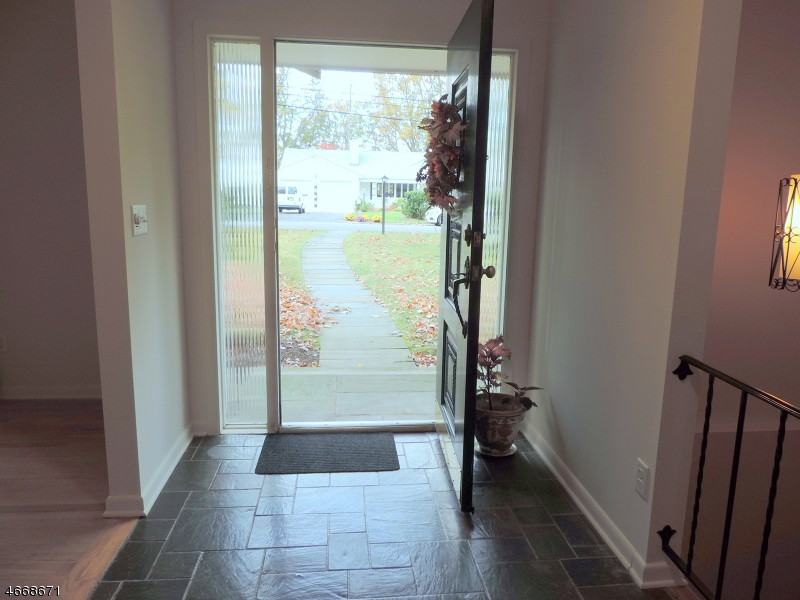 1061 Prospect Ave - Photo 2 of 18