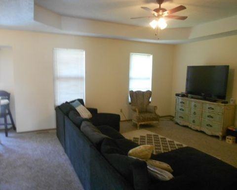 3025 W Greenwood St - Photo 3 of 17