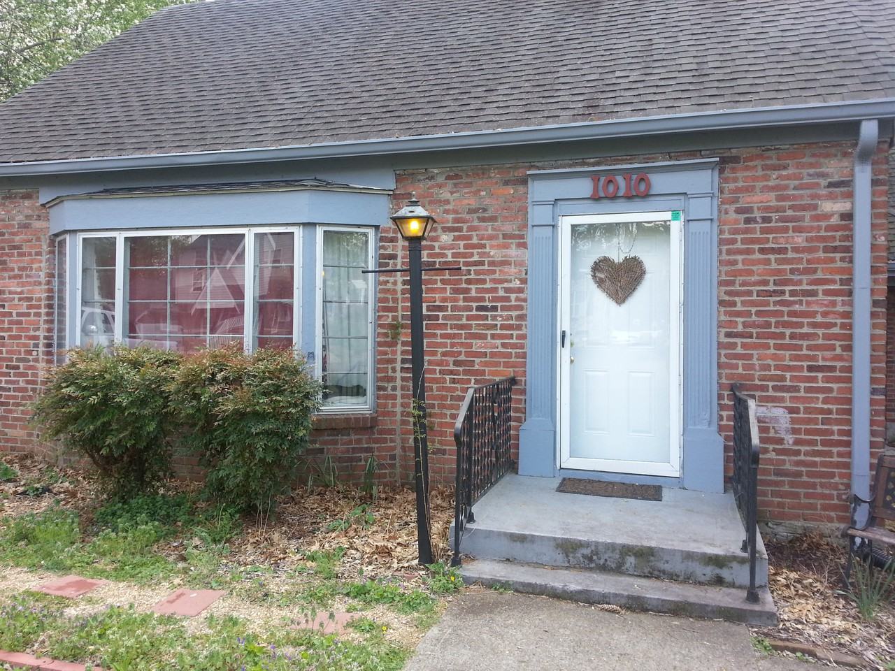 1010 Burchwood Ave - Photo 3 of 4