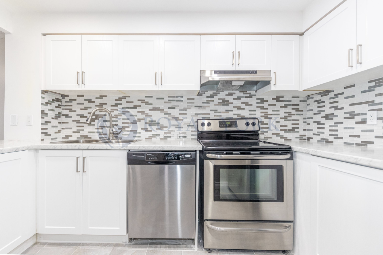 8 Silver Bell Grove - Photo 2 of 13