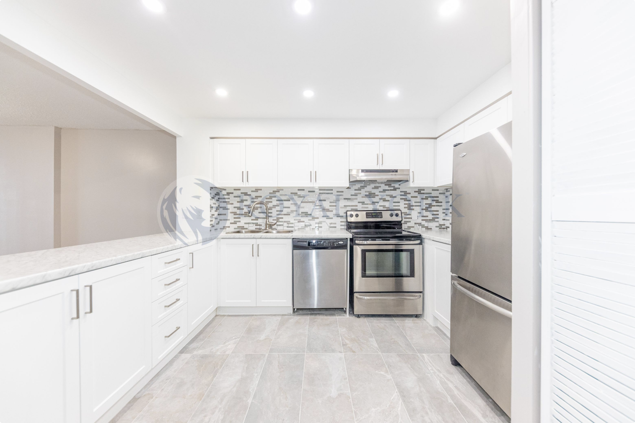 8 Silver Bell Grove - Photo 3 of 13