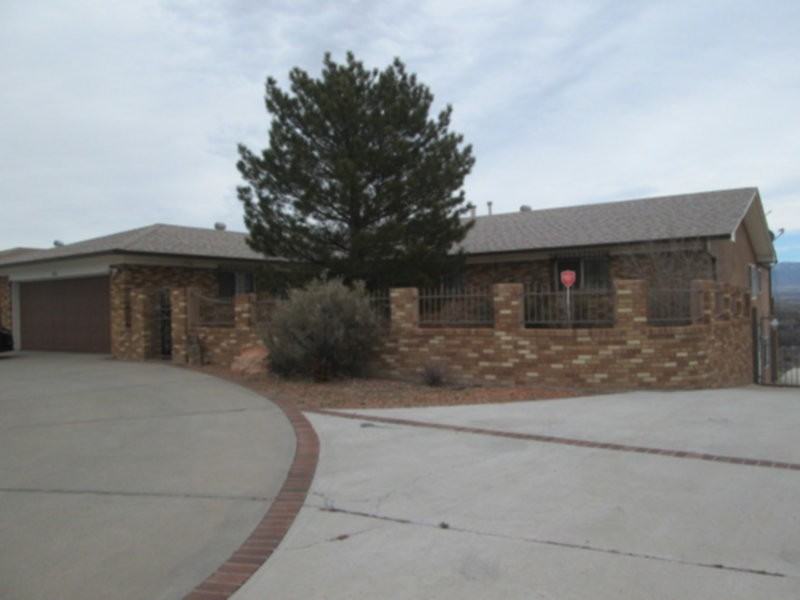 316 Yucca Dr Nw - Photo 2 of 11