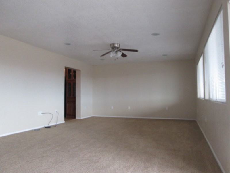 316 Yucca Dr Nw - Photo 3 of 11