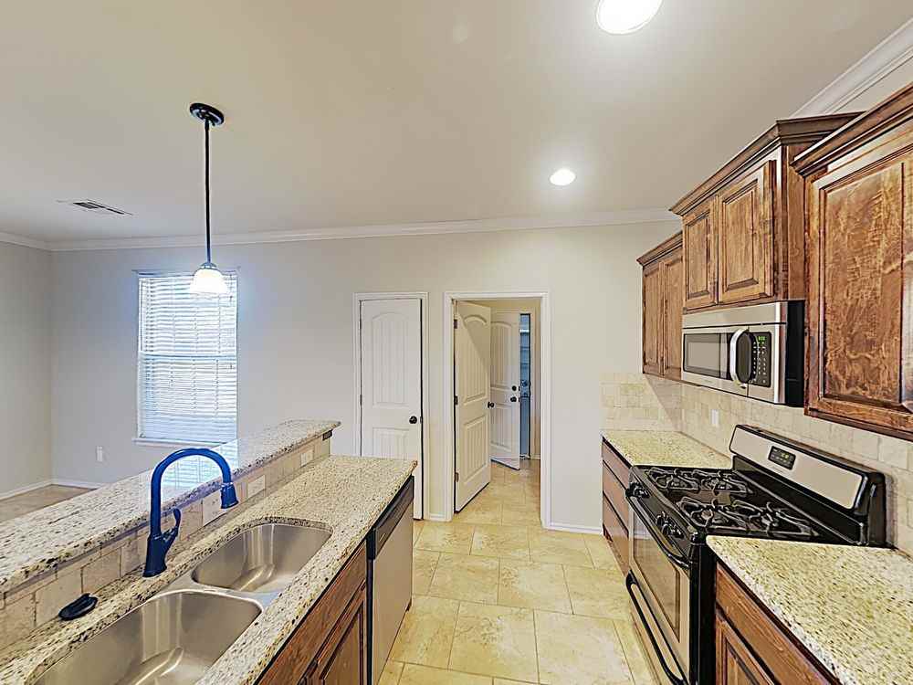 2206 Brook Dr - Photo 3 of 17
