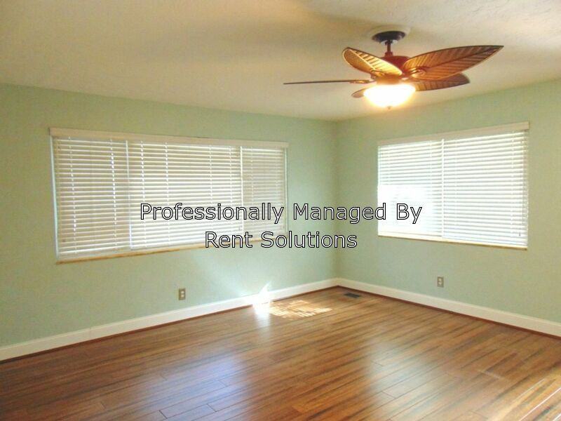 527 31st Ave N - Photo 2 of 13