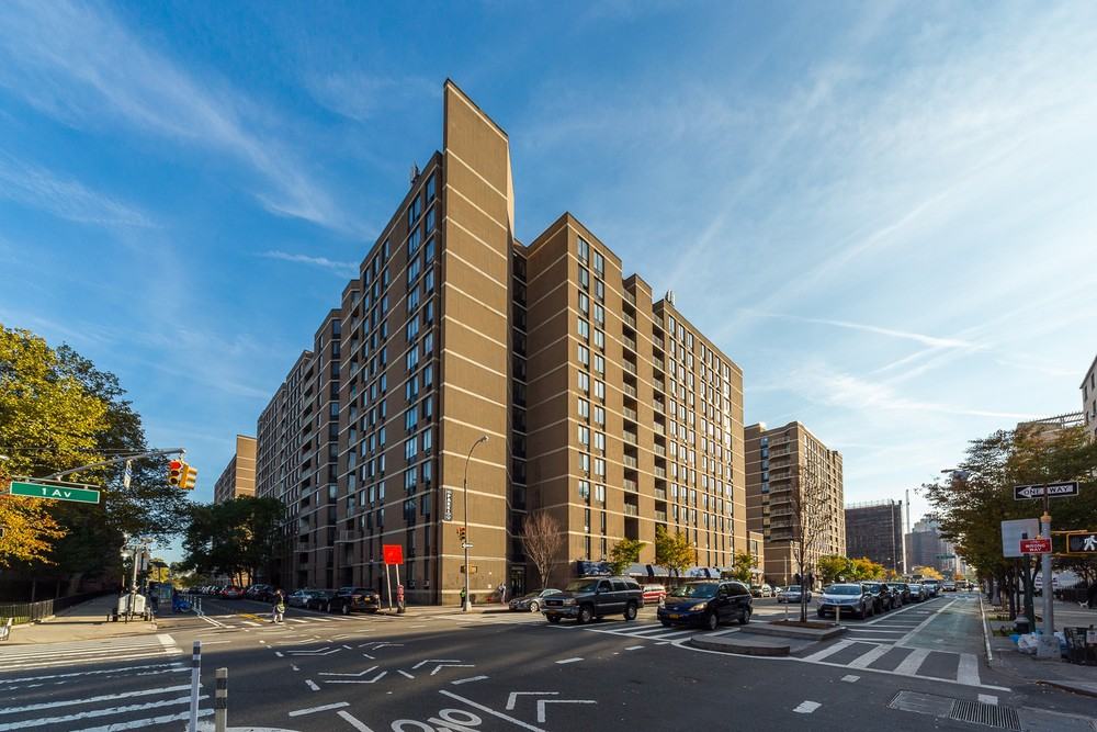 River Crossing Apartments for Rent 1952 First Avenue