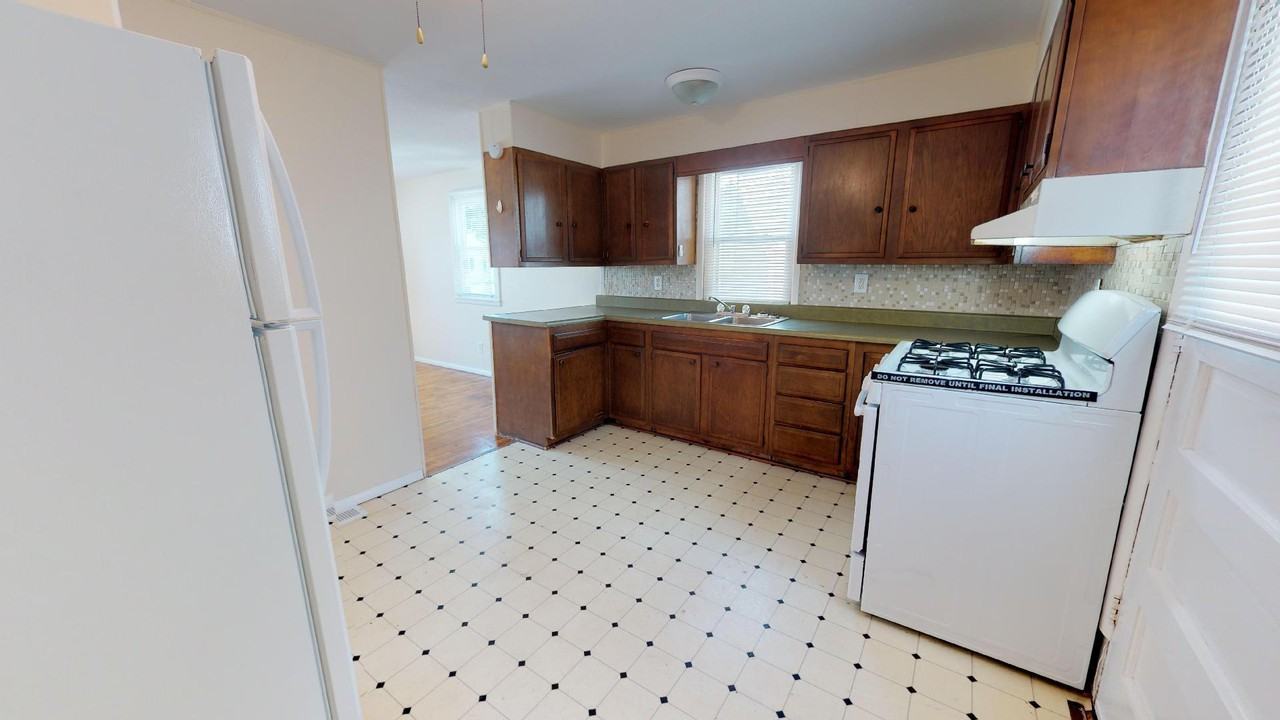 1975 East Converse Street - Photo 3 of 11