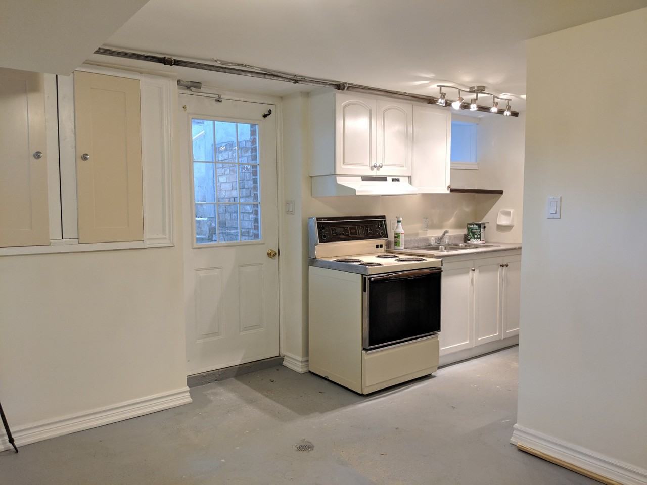 Markham St & Robinson St, Toronto, ON M6J 1K9 1 Bedroom Apartment for