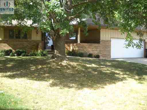 2436 Apache Ct - Photo 2 of 13