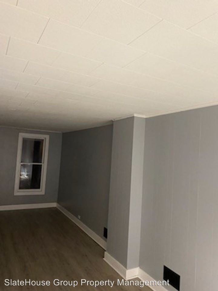 827 N 10th St - Photo 3 of 4