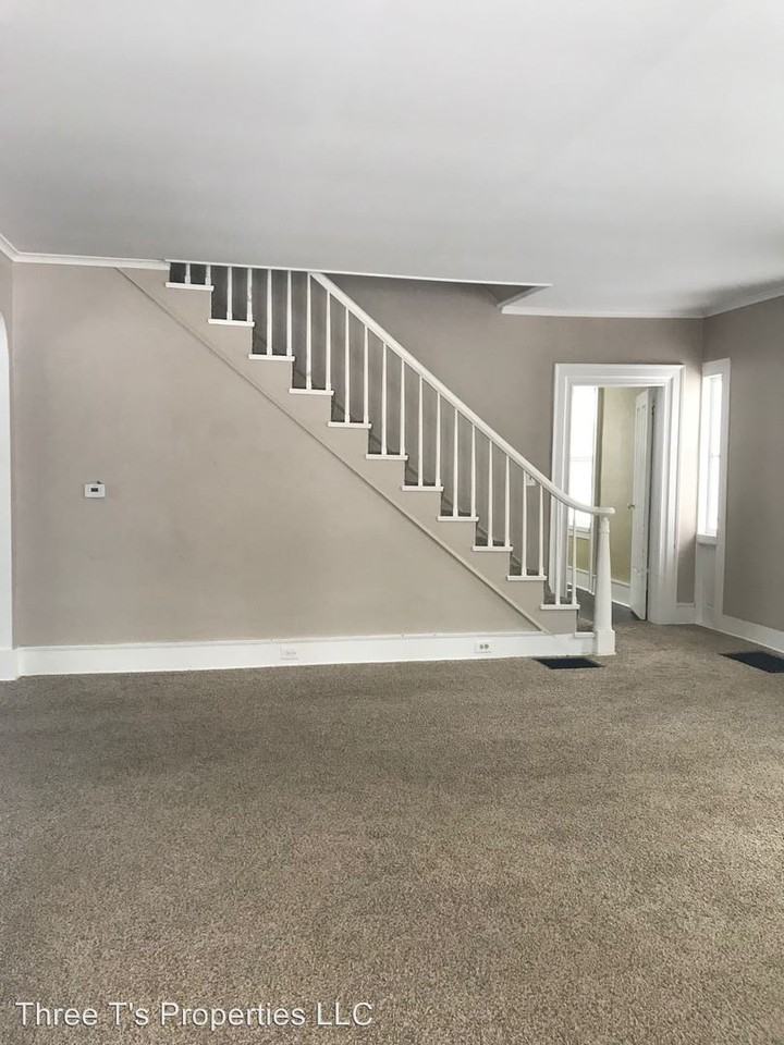 119 E. Oliver Street - Photo 2 of 11