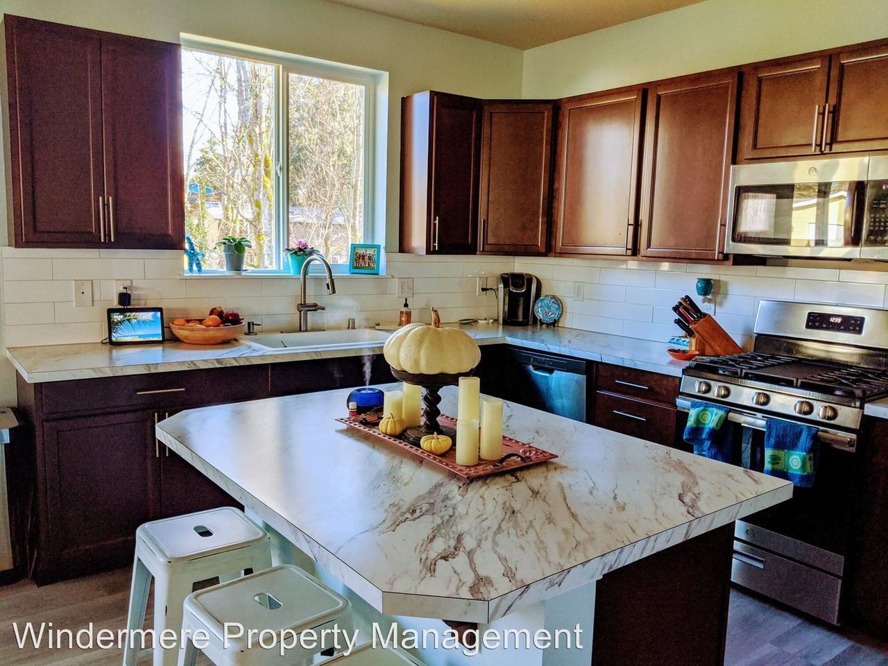 2532 Filbert Ave - Photo 2 of 18