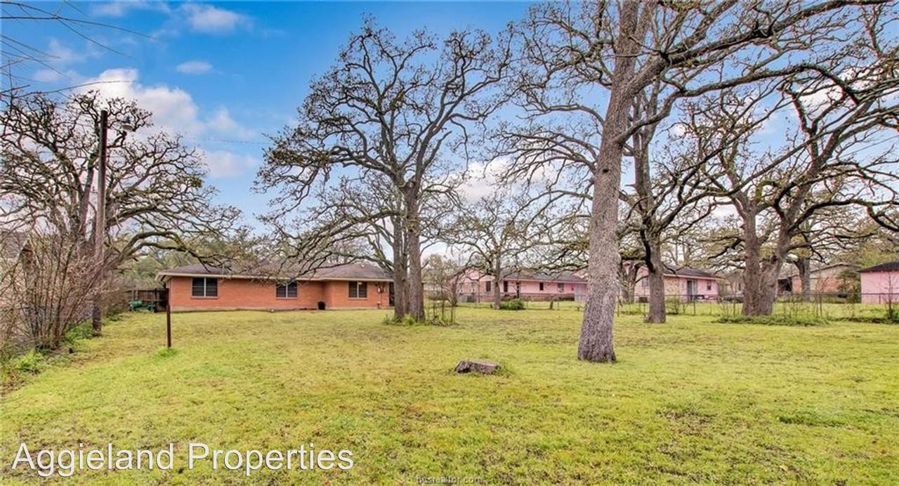 2605 Morris Lane - Photo 2 of 9