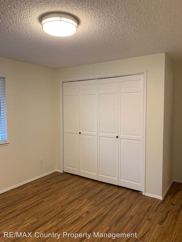 11741 Vail Rd Se - Photo 3 of 31