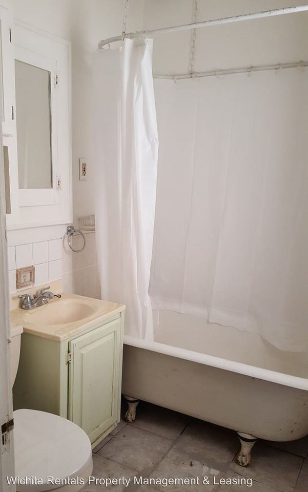 1102 W 17th - Photo 3 of 7