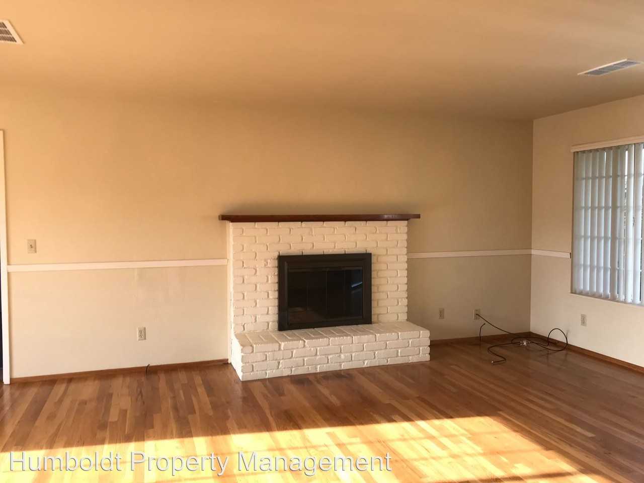 1996 Ernest Way - Photo 2 of 10