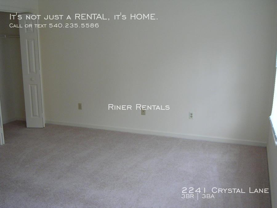 2241 Crystal Ln - Photo 3 of 8