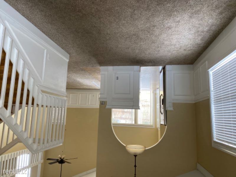 327 Lakepark Trl - Photo 2 of 11