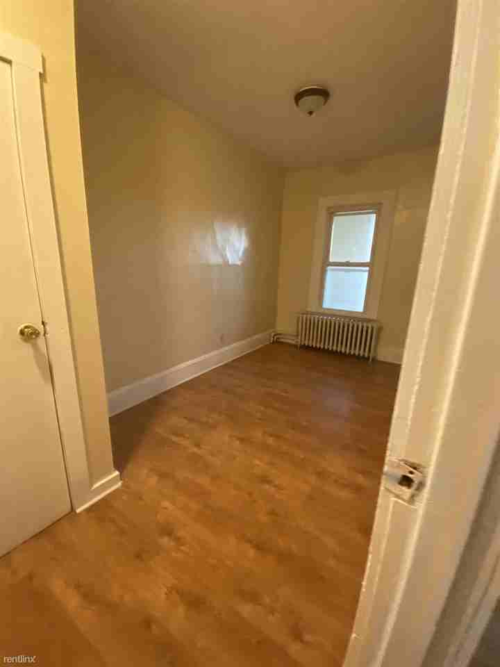 800 3 Bedroom - Photo 2 of 8