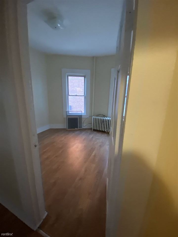 800 3 Bedroom - Photo 3 of 8