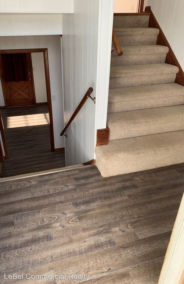 910 Claudette Drive - Photo 2 of 33