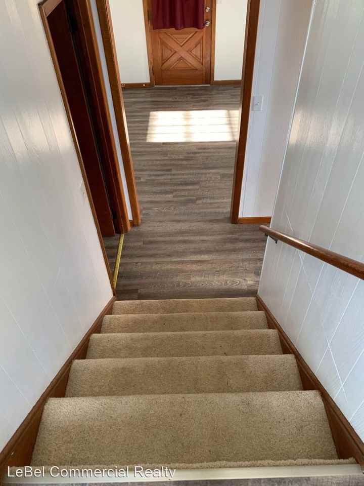 910 Claudette Drive - Photo 3 of 33