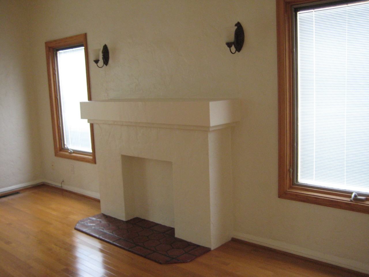 2936 Bronson Ave - Photo 2 of 10