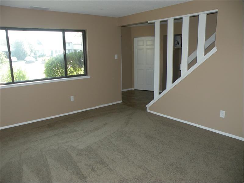 402 Heritage Dr - Photo 3 of 15