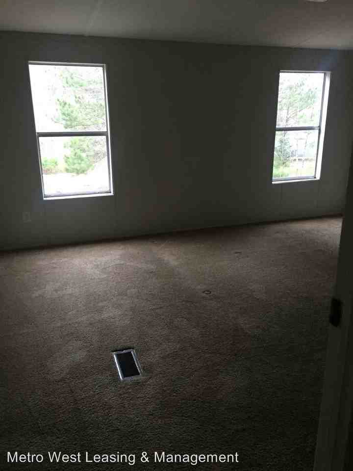 221 Oakleigh Dr - Photo 2 of 12