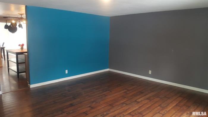 319 Maria Street - Photo 3 of 23