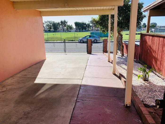 4525 Fall Ave - Photo 2 of 30