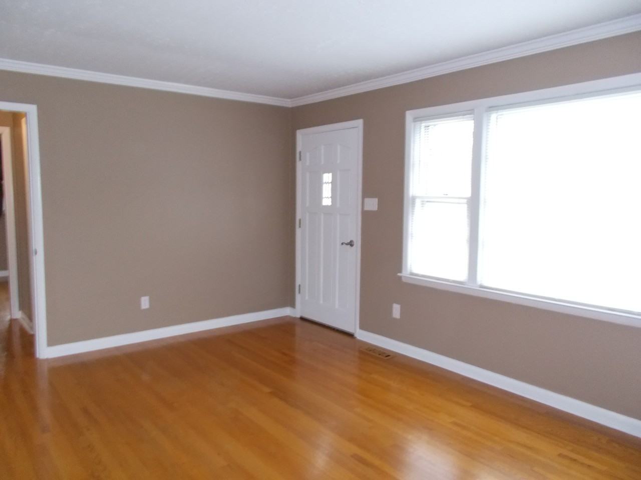 920 Kingland Ave - Photo 2 of 12