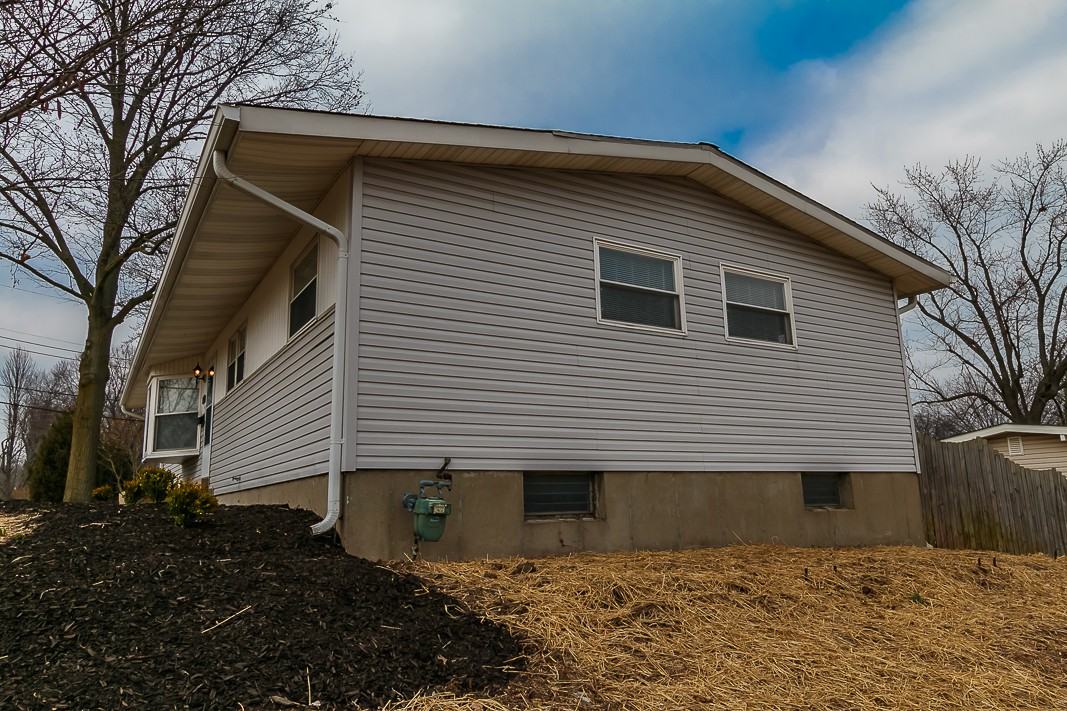 2575 Mullanphy Ln - Photo 3 of 20