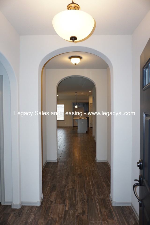 7211 S Laurel Pl - Photo 3 of 24