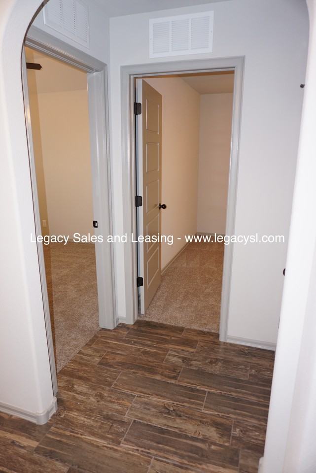 7211 S Laurel Pl - Photo 4 of 24