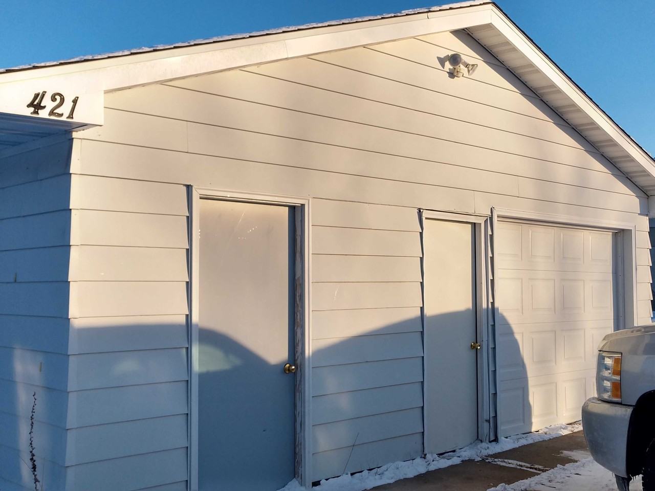 421 Harrison St W - Photo 3 of 13