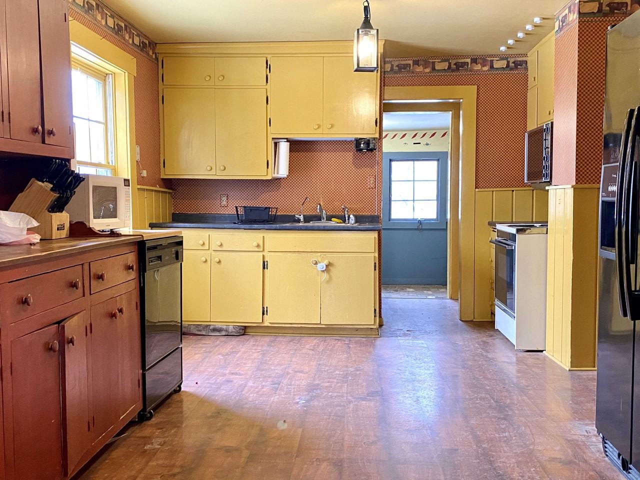 3035 Lake Sarah Rd - Photo 3 of 16