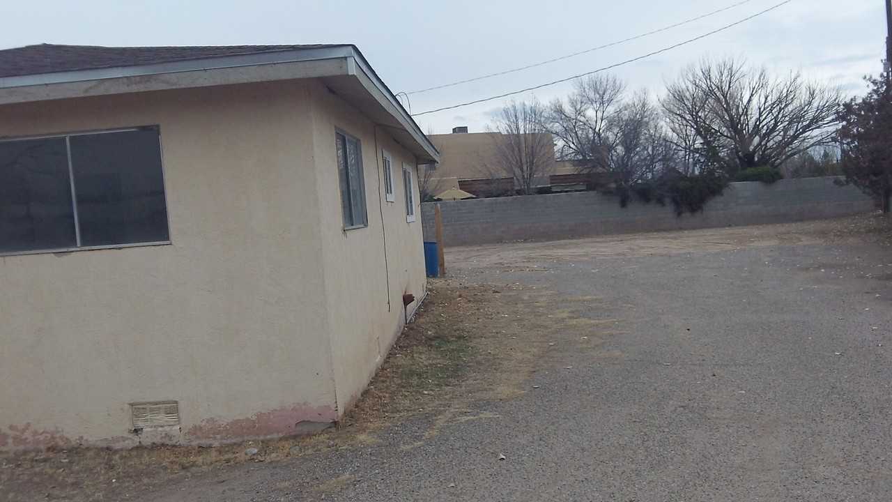 3574 Luke Cr. Nw - Photo 2 of 13