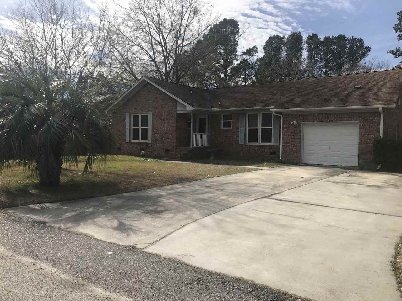 405 Kershaw Rd, Sangaree, SC 29486 3 Bedroom House for 2,000/month